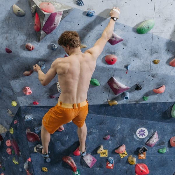 Fyr går til bouldering